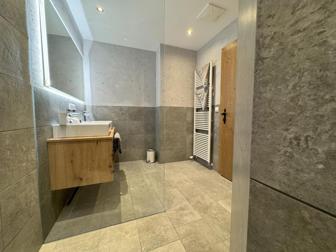 Alpine Resort Sportalm 皮茨河谷圣莱昂哈德 客房 照片